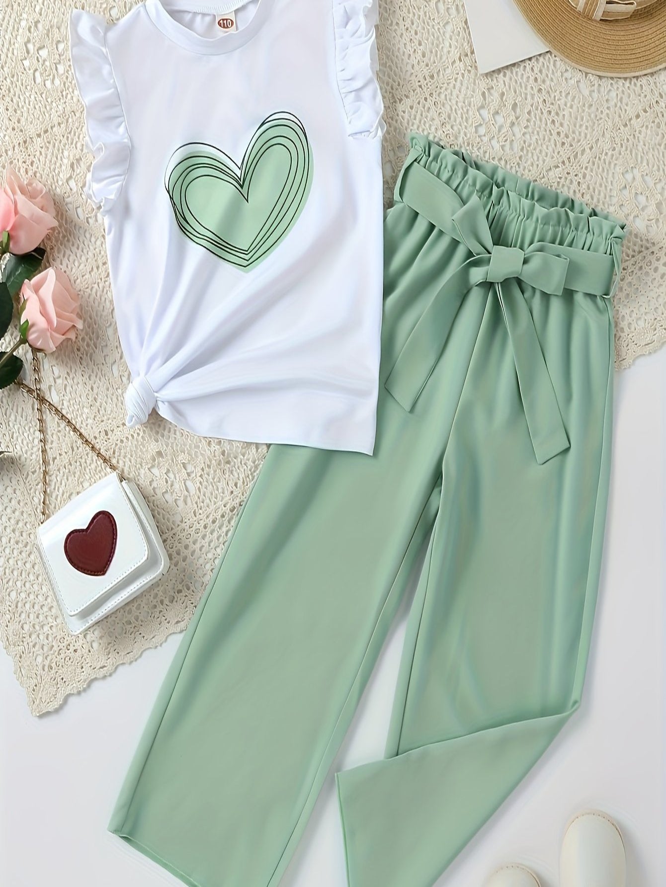 Set im Girls Style mit Kurzarm und gewebter Hose, Herzdesign, Gürtel und lockerer Passform, ideal für sonnige Tage