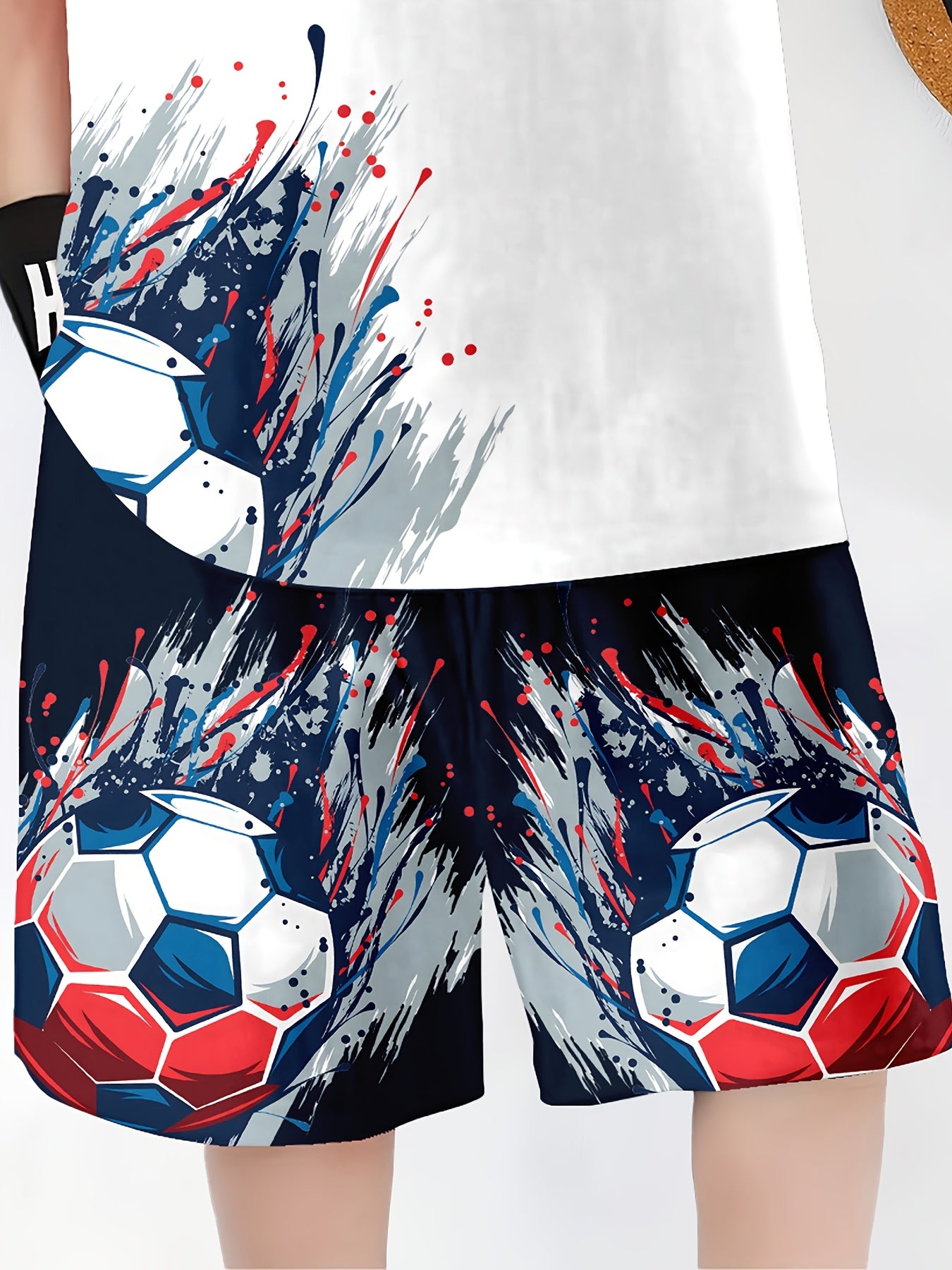 Sommerliches Freizeitkleidungsset für Jungen: 2-teiliges Set aus kurzärmligem T-Shirt und Shorts mit Fußballmotiv – bequeme Polyestermischung, maschinenwaschbar, dehnbarer Stoff, Rundhalsausschnitt, blickdicht – perfekt für Freizeit und Spiele im Freien.