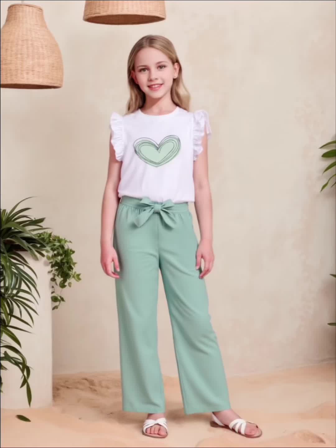 Set im Girls Style mit Kurzarm und gewebter Hose, Herzdesign, Gürtel und lockerer Passform, ideal für sonnige Tage