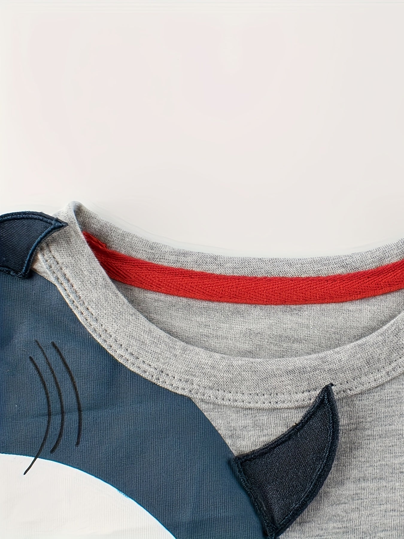 4 Stück süßes Cartoon-T-Shirt mit Hai- und Dinosaurier-Aufdruck für Jungen, lässig, cool und kurzärmlig