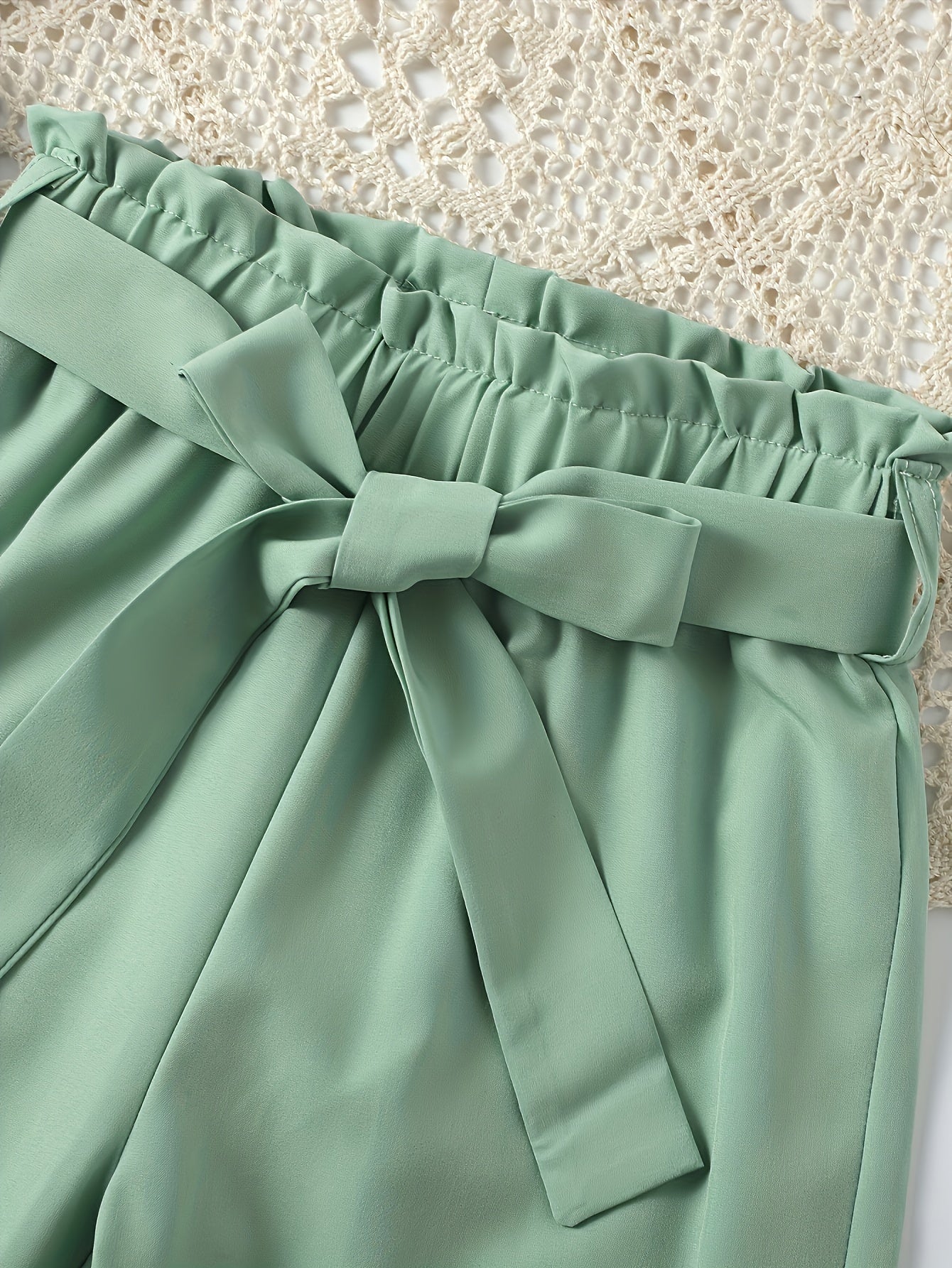 Set im Girls Style mit Kurzarm und gewebter Hose, Herzdesign, Gürtel und lockerer Passform, ideal für sonnige Tage