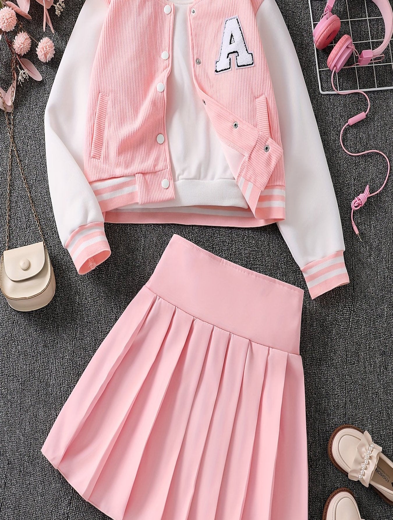 2-in-1 Preppy-Outfit-Set für Frühling/Herbst: Set aus Baseballjacke mit bestickten Buchstaben und Faltenrock – Polyester, V-Ausschnitt, nicht dehnbar, lockere Passform, gewebt