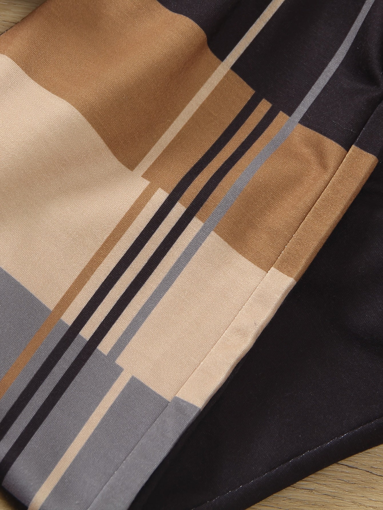 Lässiges 4-teiliges Set aus Kapuzenoberteil und Hose für Jungen