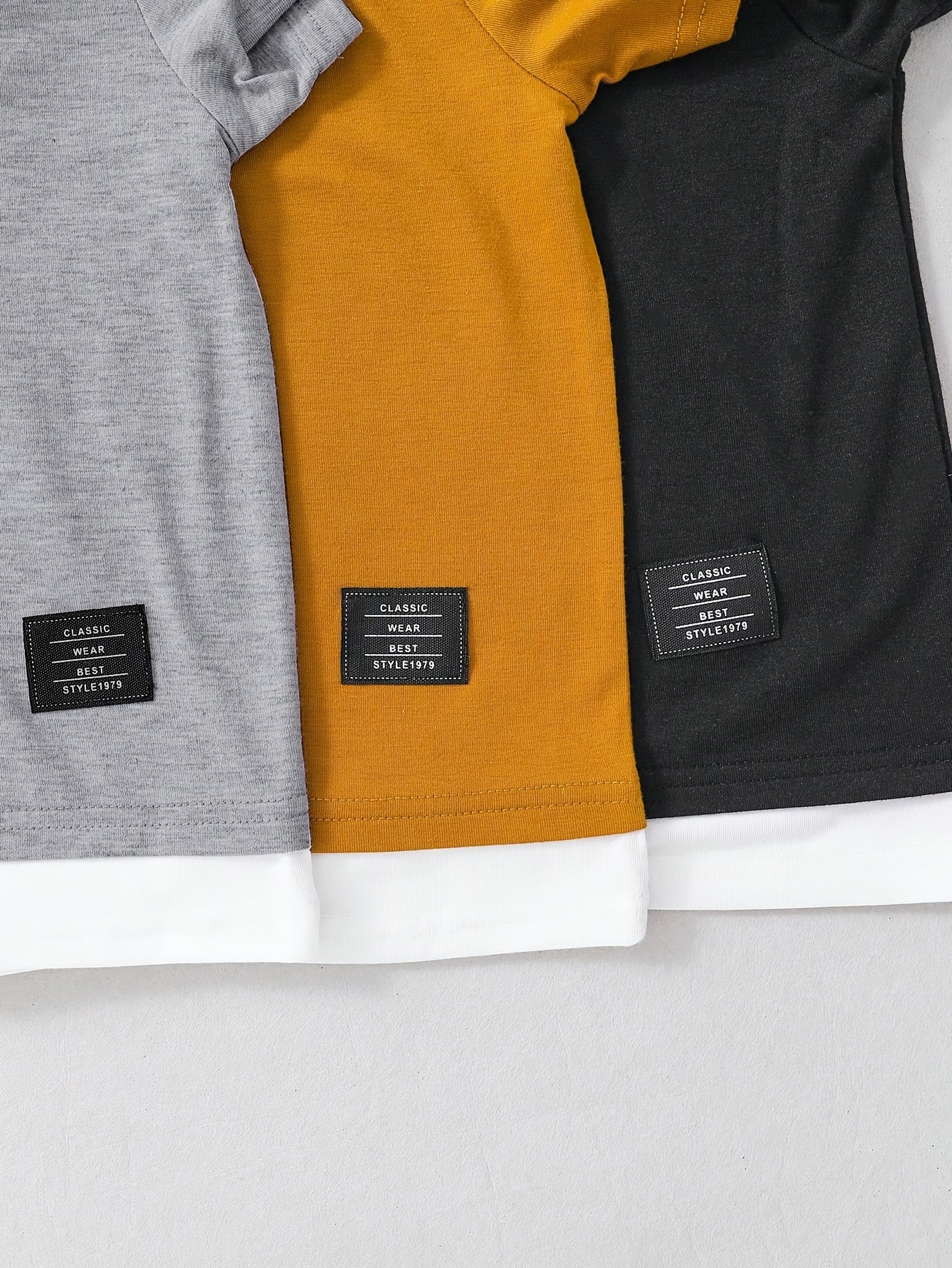 Modisches dreiteiliges T-Shirt-Set für Jungen in Schwarz, Grau und Braun mit kurzen Ärmeln