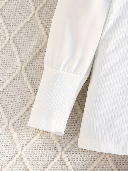 Herbstliches Langarm-Oberteil mit Ballonärmeln, Fliege und Faltenrock-Set.