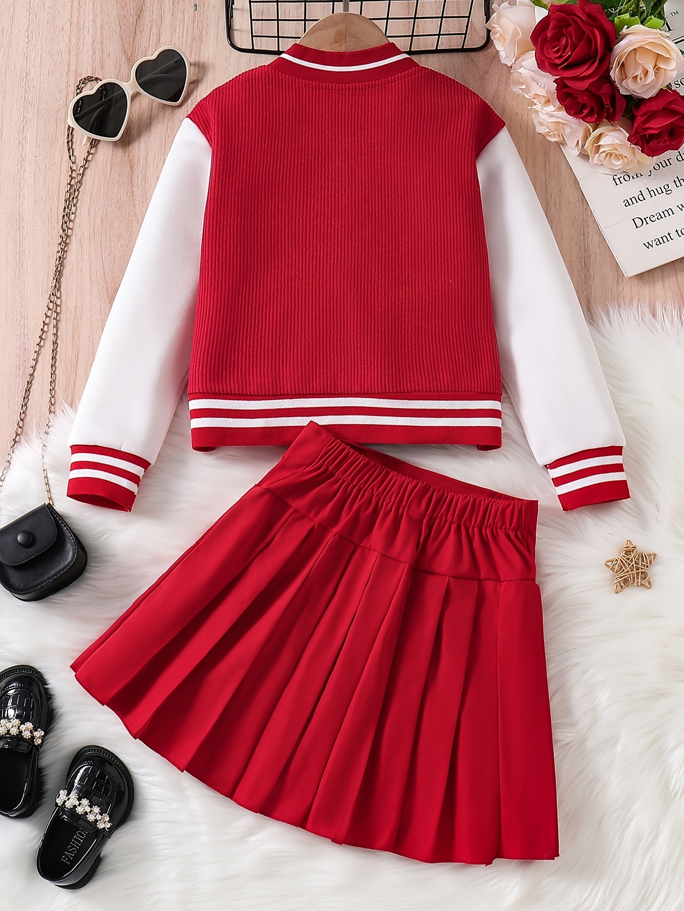 2-in-1 Preppy-Outfit-Set für Frühling/Herbst: Set aus Baseballjacke mit bestickten Buchstaben und Faltenrock – Polyester, V-Ausschnitt, nicht dehnbar, lockere Passform, gewebt
