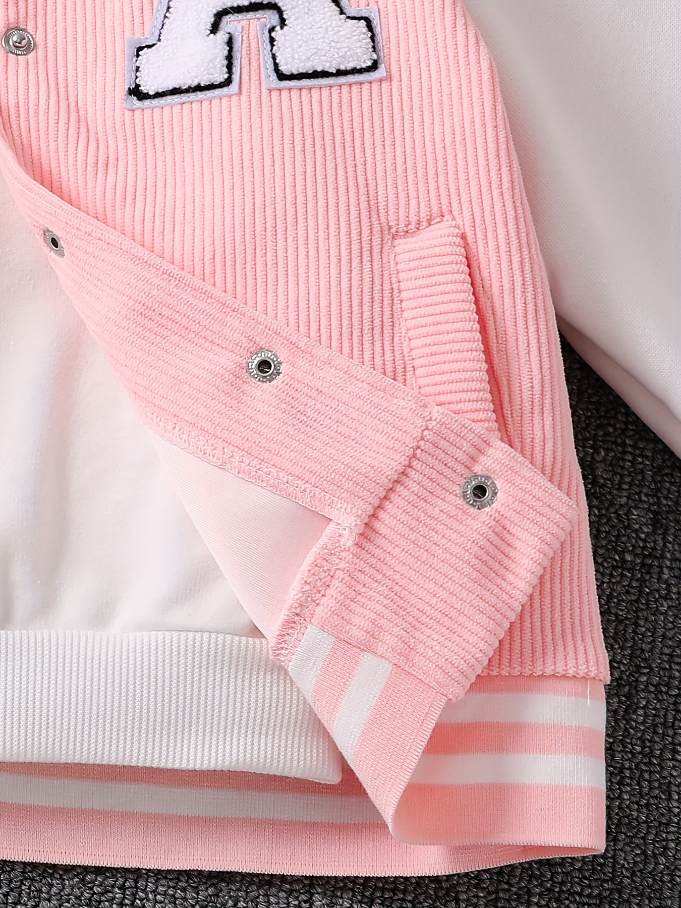 2-in-1 Preppy-Outfit-Set für Frühling/Herbst: Set aus Baseballjacke mit bestickten Buchstaben und Faltenrock – Polyester, V-Ausschnitt, nicht dehnbar, lockere Passform, gewebt