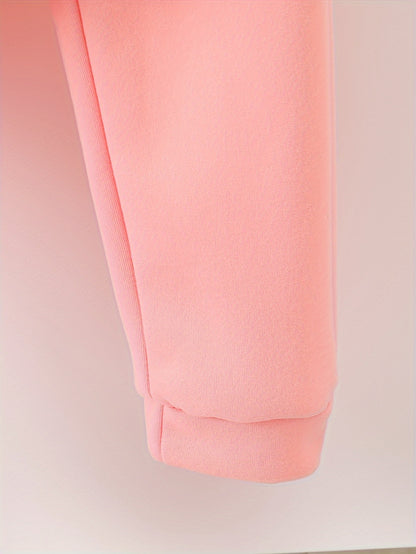 Kapuzensweatshirts für Mädchen für Herbst und Winter mit gemusterten Drucken, gefüttert mit warmem Fleecestoff, kombiniert mit Sporthosen.