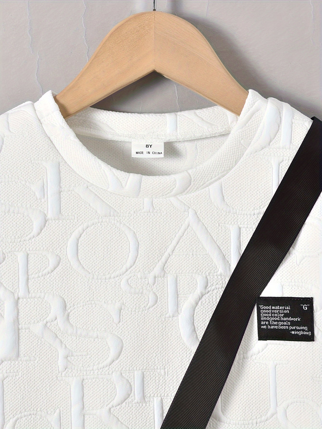 3-teiliges Set Jungen-Outfit Alphabet Jacquard gemustertes T-Shirt Tasche und Shorts Sommerkleidung für Jungen