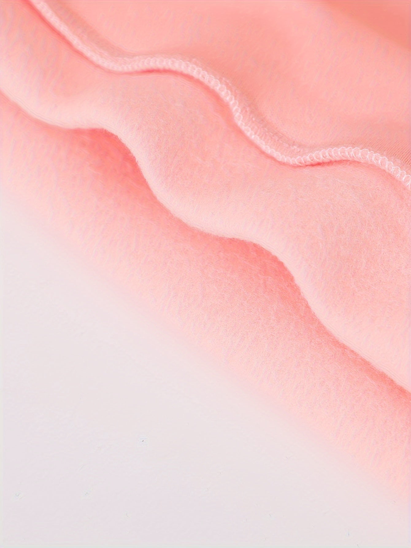 Kapuzensweatshirts für Mädchen für Herbst und Winter mit gemusterten Drucken, gefüttert mit warmem Fleecestoff, kombiniert mit Sporthosen.