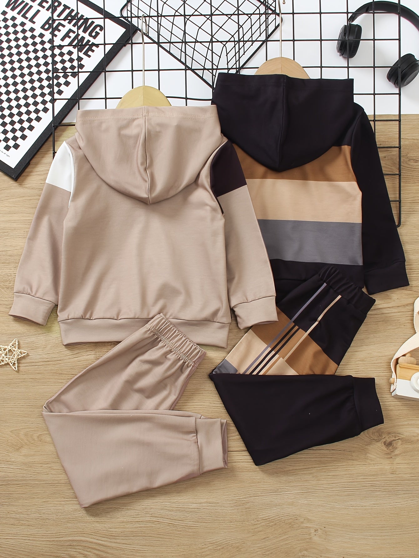 Lässiges 4-teiliges Set aus Kapuzenoberteil und Hose für Jungen