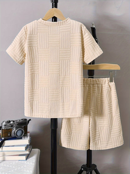 Modisches, lässiges Zweiteiler-Set aus kurzärmligem T-Shirt mit Rundhalsausschnitt und lässigen Shorts für Jungen