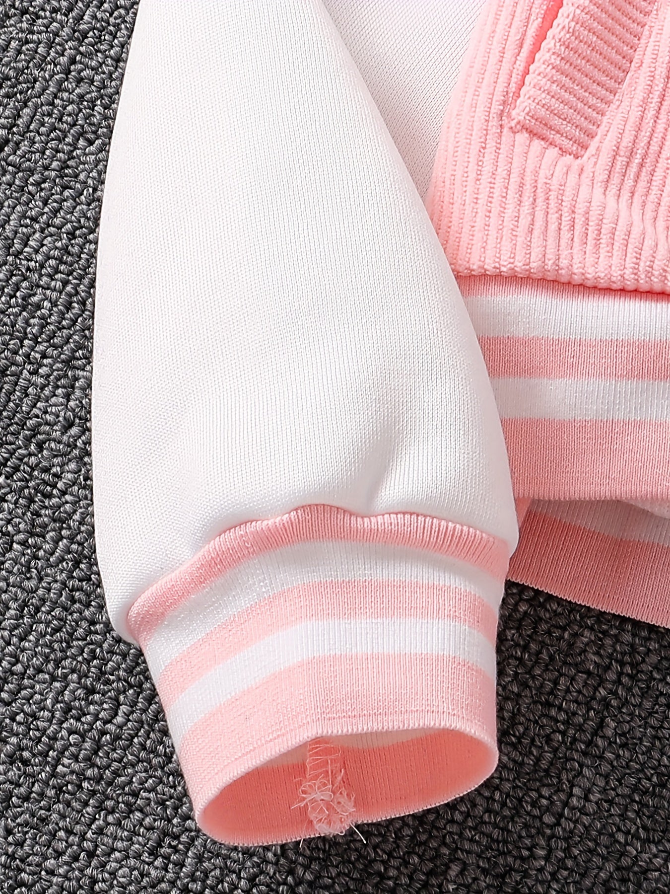 2-in-1 Preppy-Outfit-Set für Frühling/Herbst: Set aus Baseballjacke mit bestickten Buchstaben und Faltenrock – Polyester, V-Ausschnitt, nicht dehnbar, lockere Passform, gewebt
