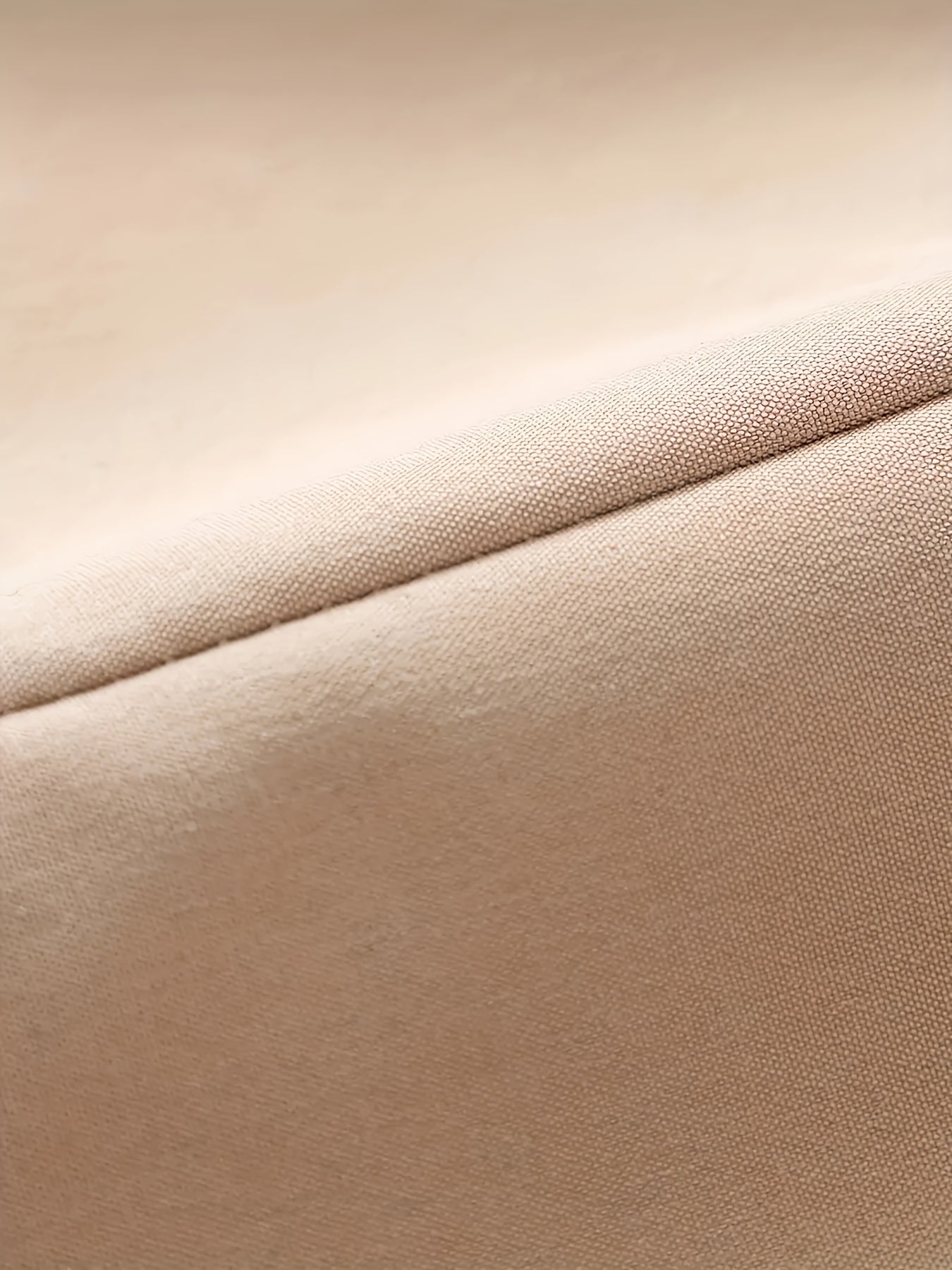 Farbblockkleid für schicke Mädchen mit Gürtel- und Knopfdetails – Schwarz-weißes, elegant geschnittenes Konfektionskleid für die Schule oder den Alltag, saisonale Mode | Kleid mit Taillengürtel | Glänzend