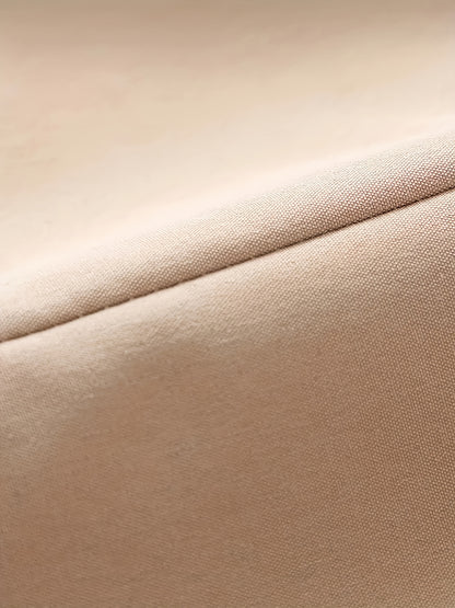 Farbblockkleid für schicke Mädchen mit Gürtel- und Knopfdetails – Schwarz-weißes, elegant geschnittenes Konfektionskleid für die Schule oder den Alltag, saisonale Mode | Kleid mit Taillengürtel | Glänzend