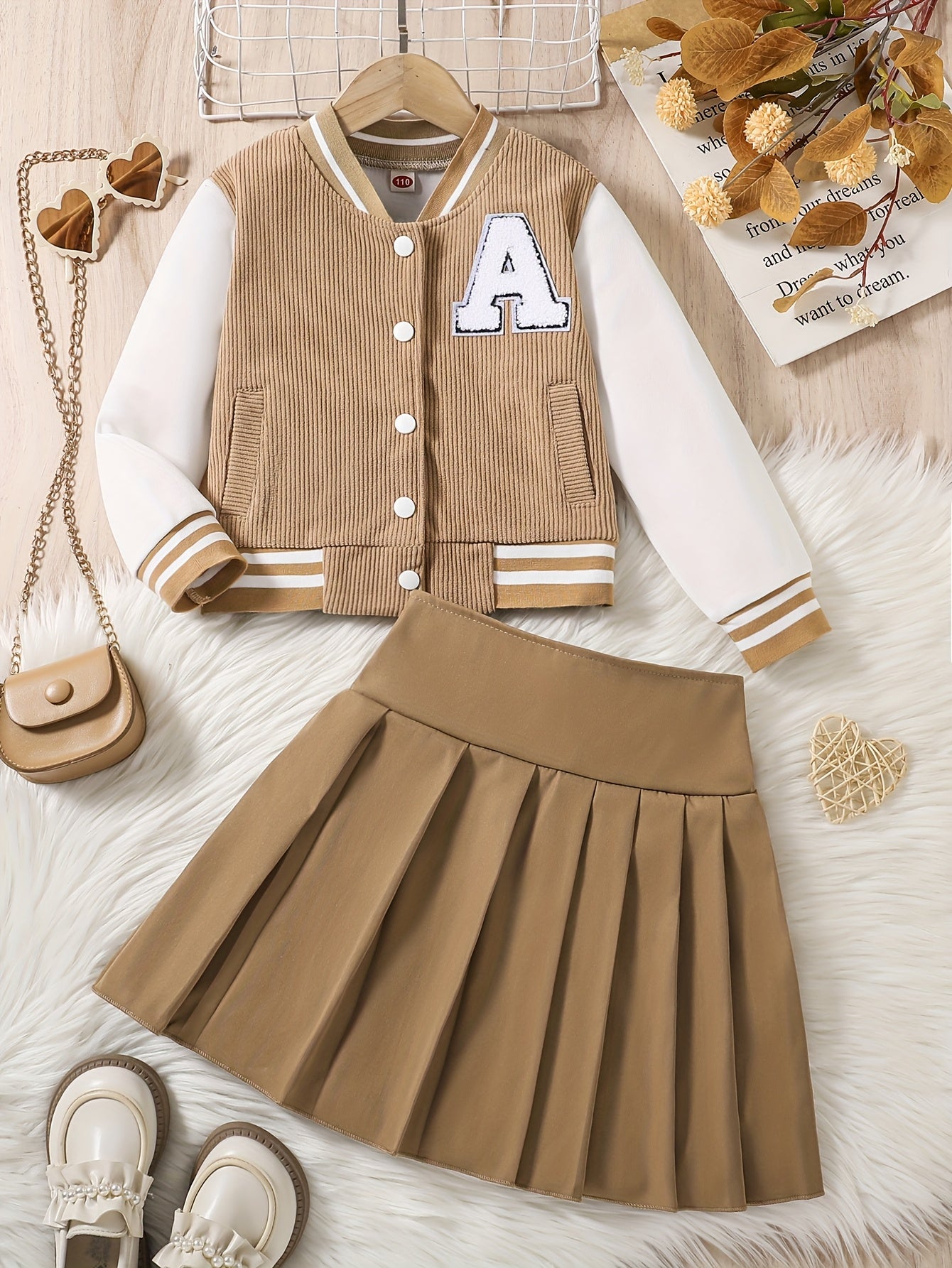 2-in-1 Preppy-Outfit-Set für Frühling/Herbst: Set aus Baseballjacke mit bestickten Buchstaben und Faltenrock – Polyester, V-Ausschnitt, nicht dehnbar, lockere Passform, gewebt
