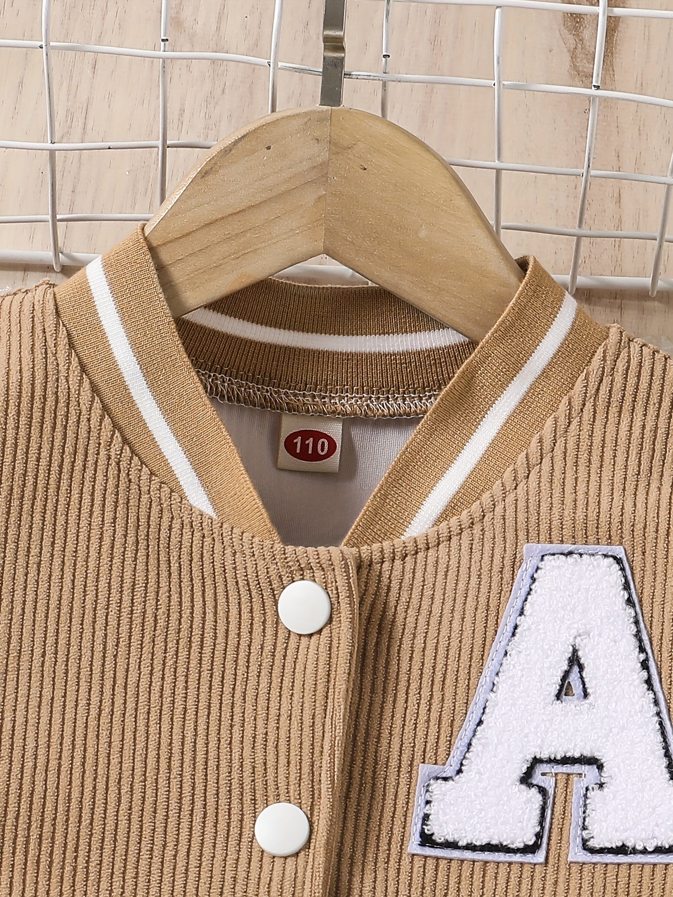 2-in-1 Preppy-Outfit-Set für Frühling/Herbst: Set aus Baseballjacke mit bestickten Buchstaben und Faltenrock – Polyester, V-Ausschnitt, nicht dehnbar, lockere Passform, gewebt