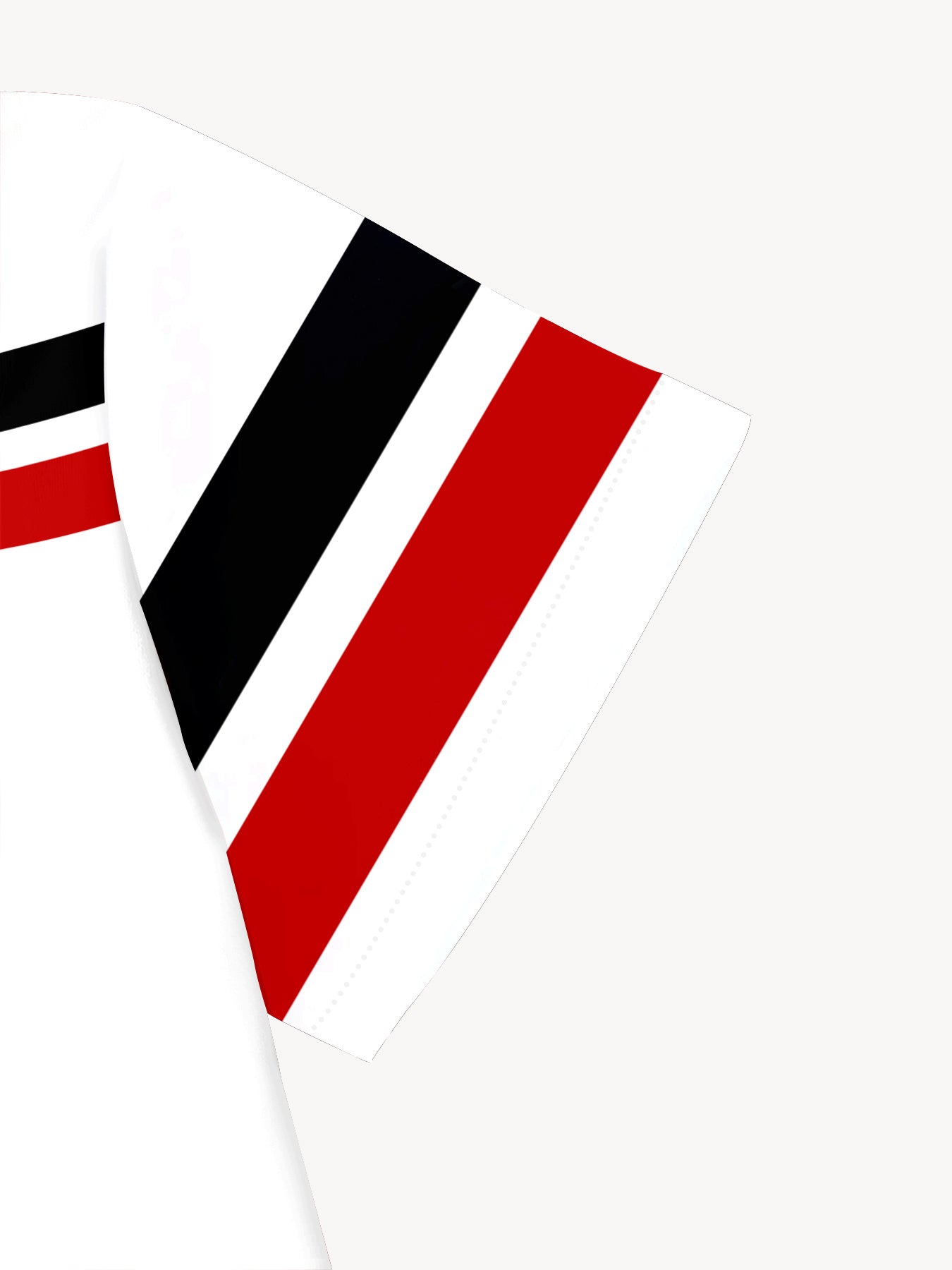 Lässiger Kurzarmanzug aus Polyester-Mischgewebe für Jungen mit gestreiften Akzenten – Strickstoff, normale Passform, Farbblockdesign für Frühling und Sommer, Sommerkleidung für Jungen.