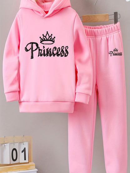 Kapuzensweatshirts für Mädchen für Herbst und Winter mit gemusterten Drucken, gefüttert mit warmem Fleecestoff, kombiniert mit Sporthosen.